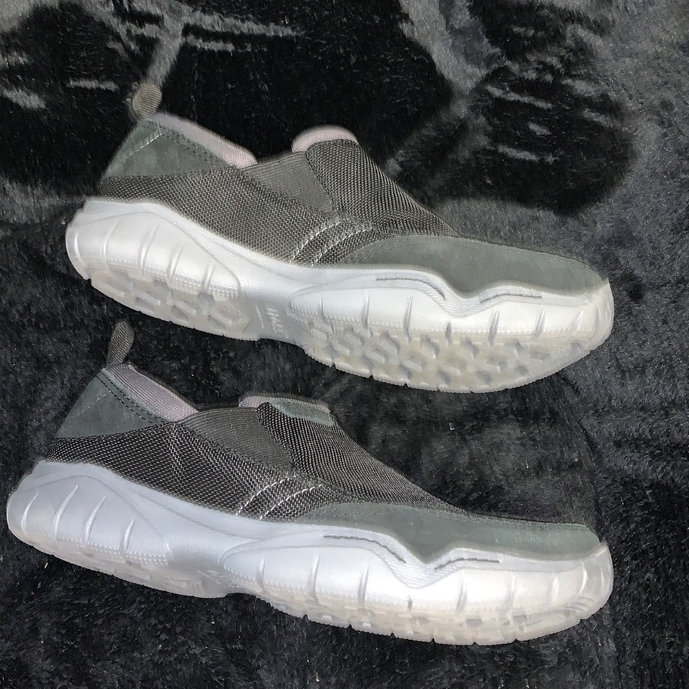 Crocs Swiftwater Mesh Slip On Size 7 - image 2